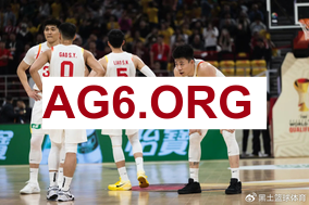 中国女篮在热身赛首节对巴西领先18-15，王思雨三投全中表现卓越。